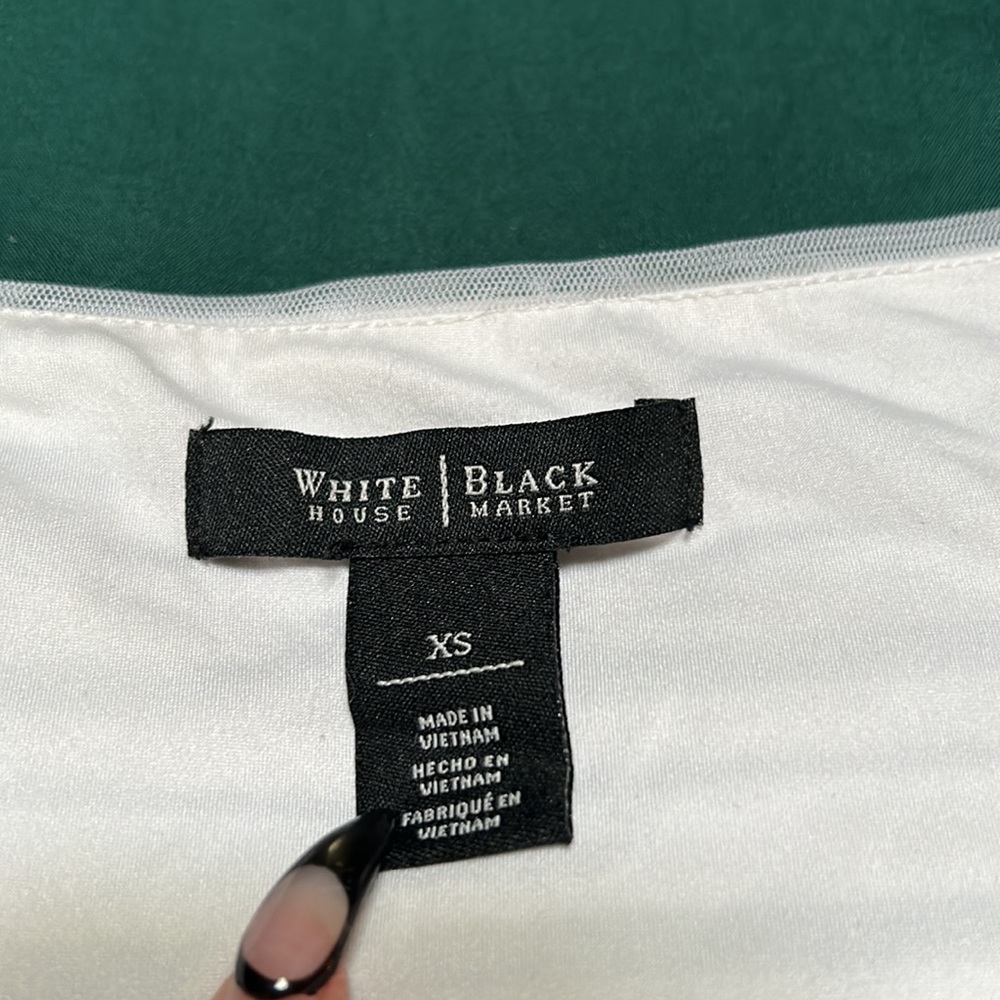 White House Black Market White Sleeveless Blouse - Picture 3 of 4